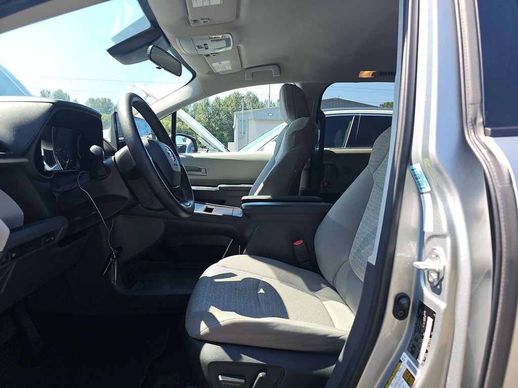 Used 2024 Toyota Sienna LE Minivan/Van