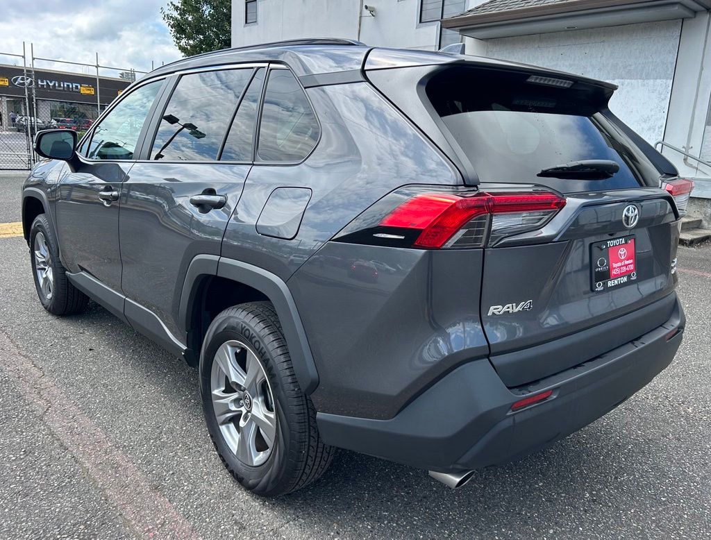 2024 Toyota RAV4 XLE - Photo 7