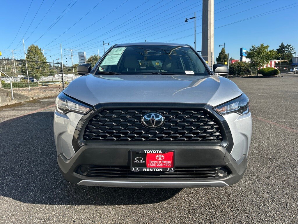 2024 Toyota Corolla Cross L photo 2