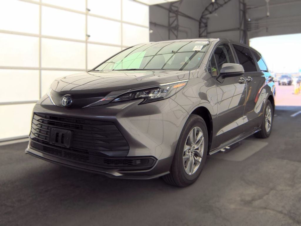 Used 2024 Toyota Sienna LE Minivan/Van