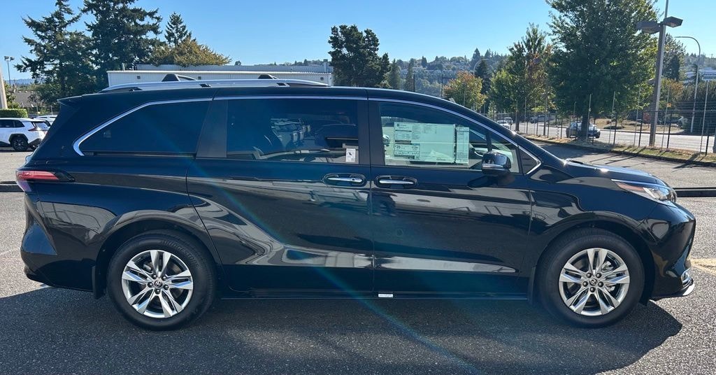 New 2026 Toyota Sienna Limited 7 PASSENGER