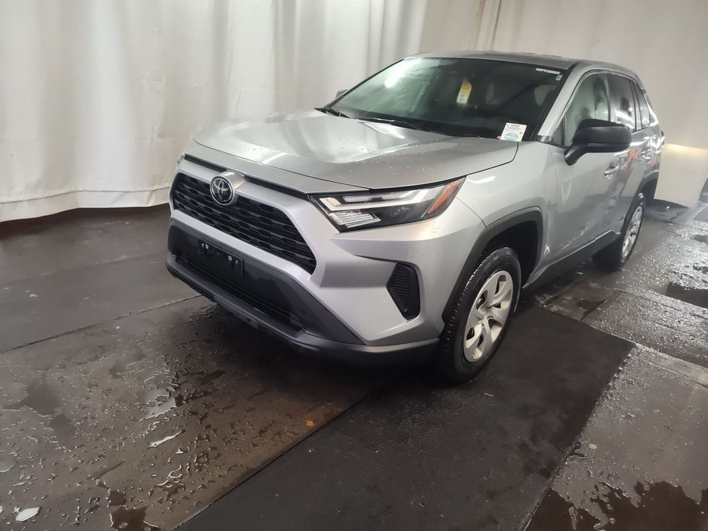 2024 Toyota RAV4 LE's photo