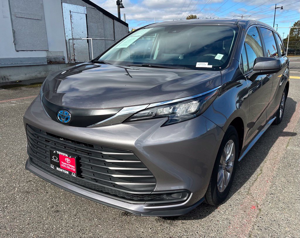 2024 Toyota Sienna LE