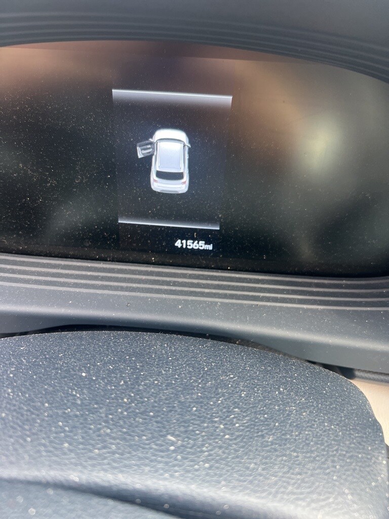 2023 Hyundai Venue Limited photo 3