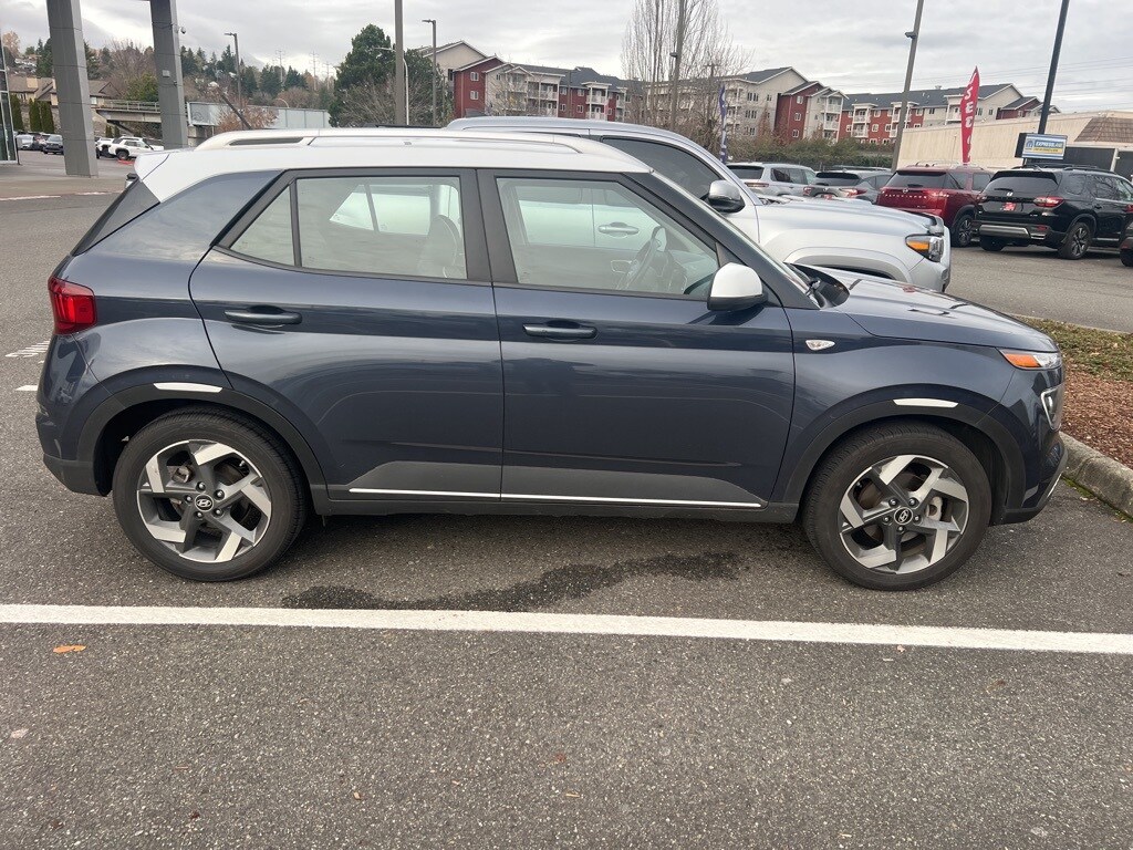 2023 Hyundai Venue Limited photo 2