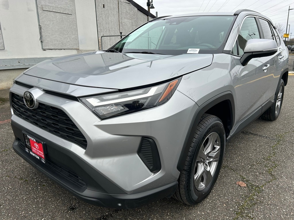 2024 Toyota RAV4 XLE's photo