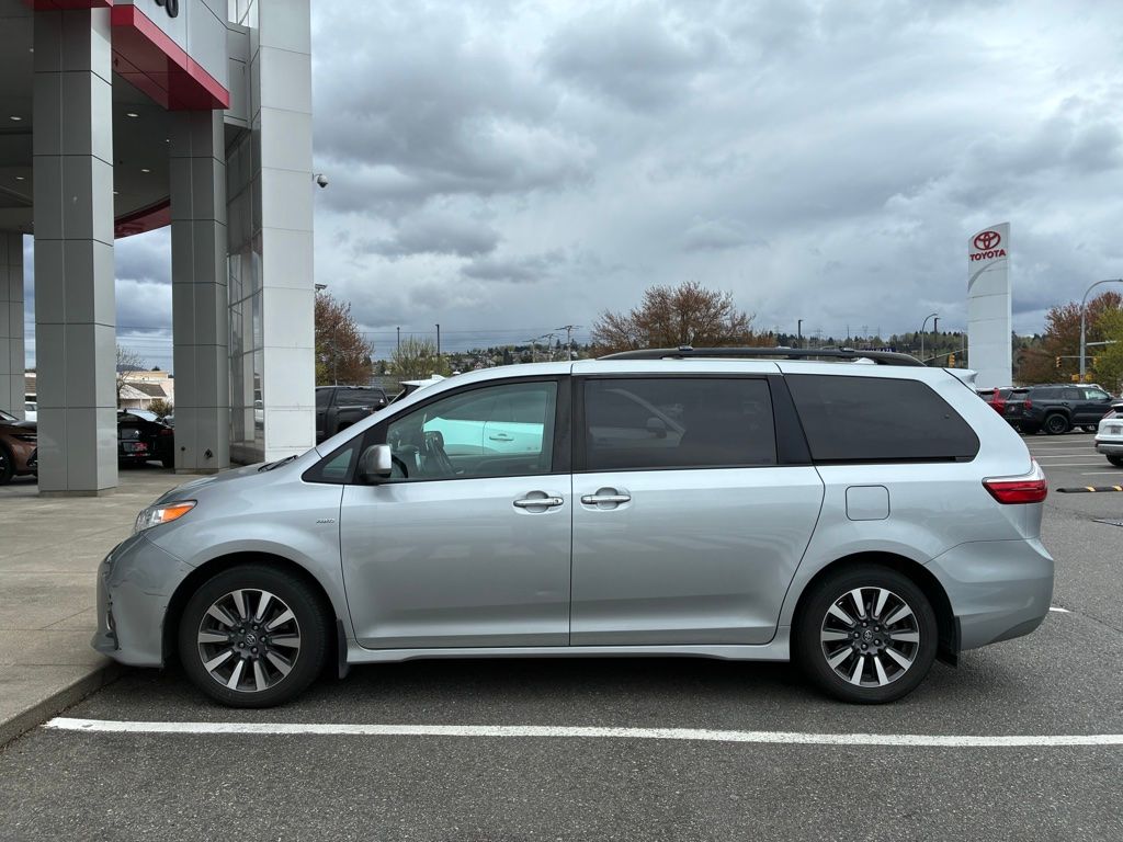 2019 Toyota Sienna XLE V6 AWD 7-Passenger's photo