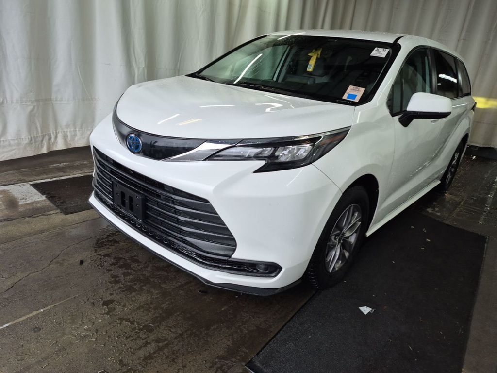 2024 Toyota Sienna's photo