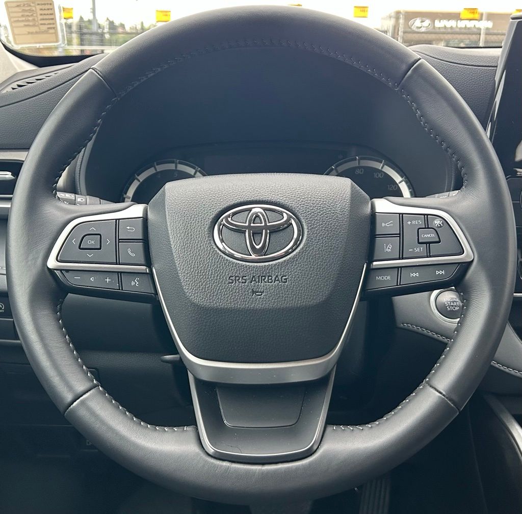 2025 Toyota Highlander LE - Photo 22