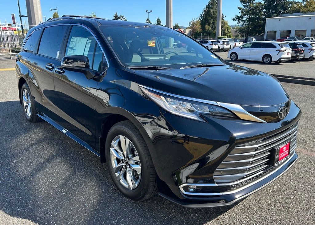 New 2026 Toyota Sienna Limited 7 PASSENGER