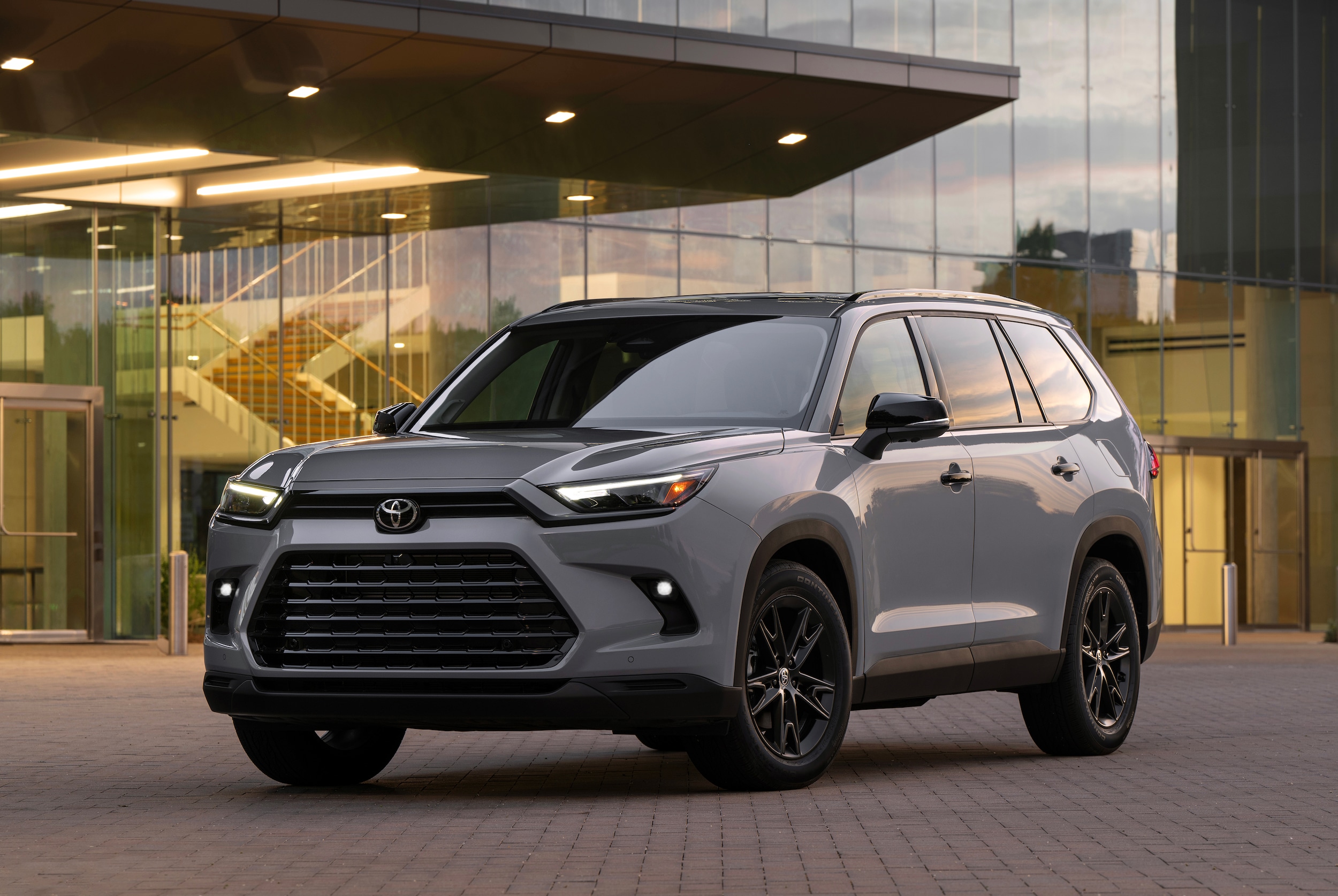 2026_Toyota_Grand-Highlander_Nightshade_Cement_001.jpg