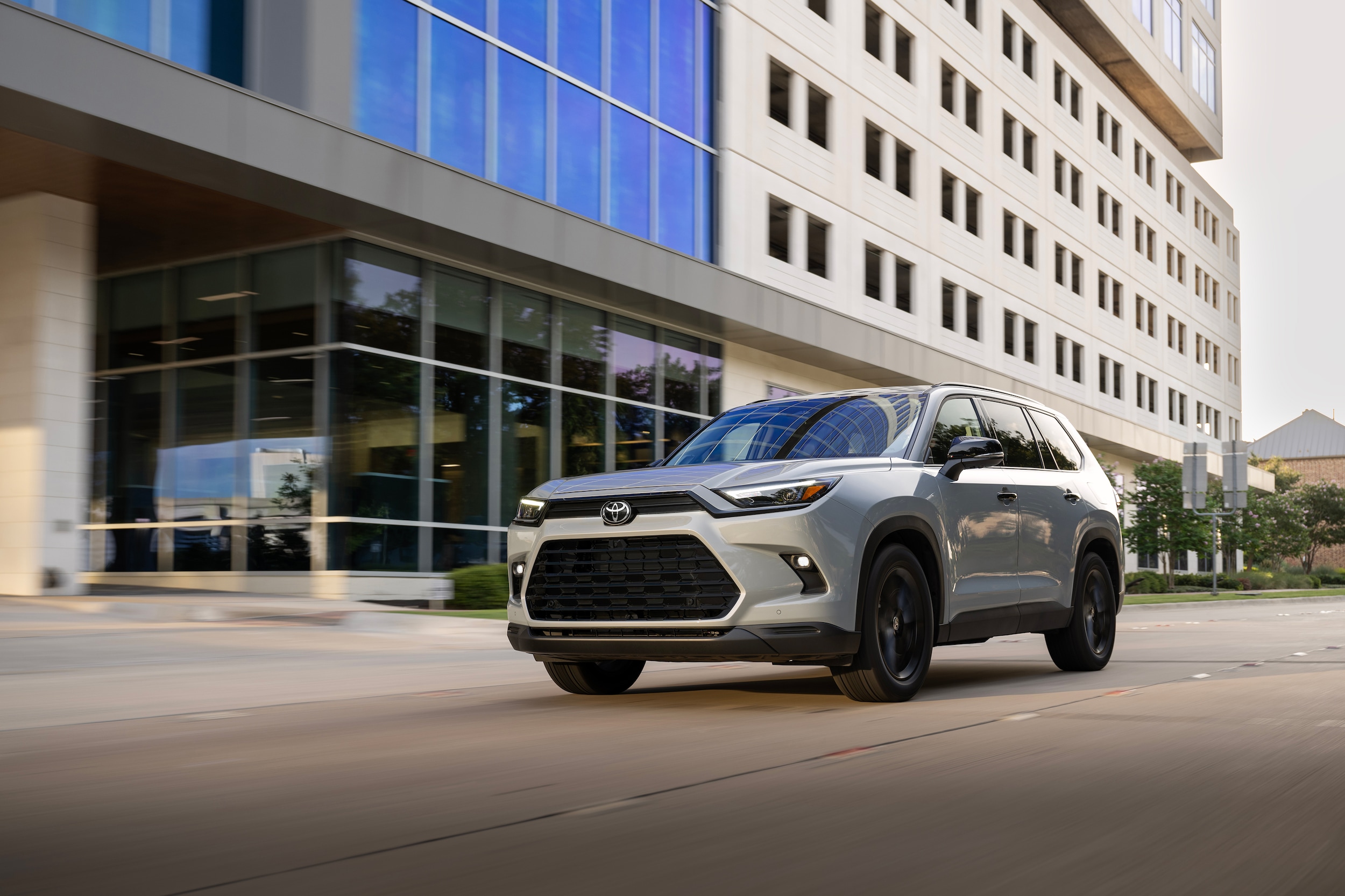 2026_Toyota_Grand-Highlander_Nightshade_Cement_017.jpg