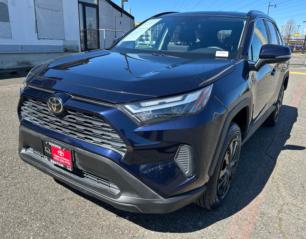 2022 Toyota RAV4 XLE AWD's photo