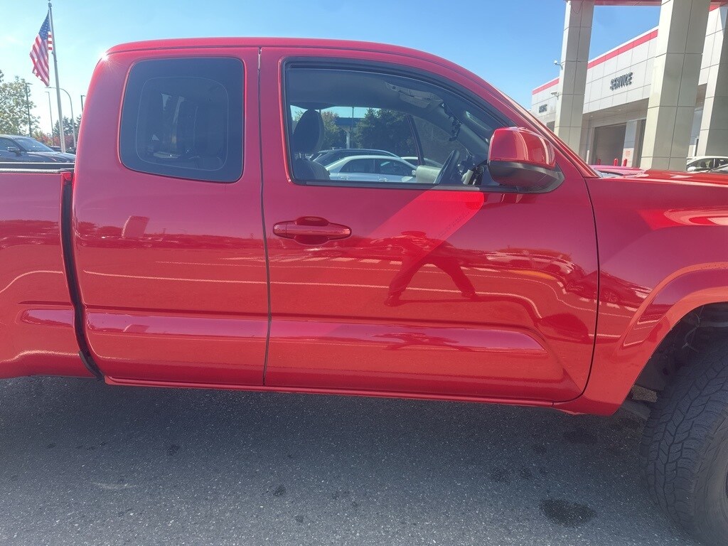2016 Toyota Tacoma SR photo 2