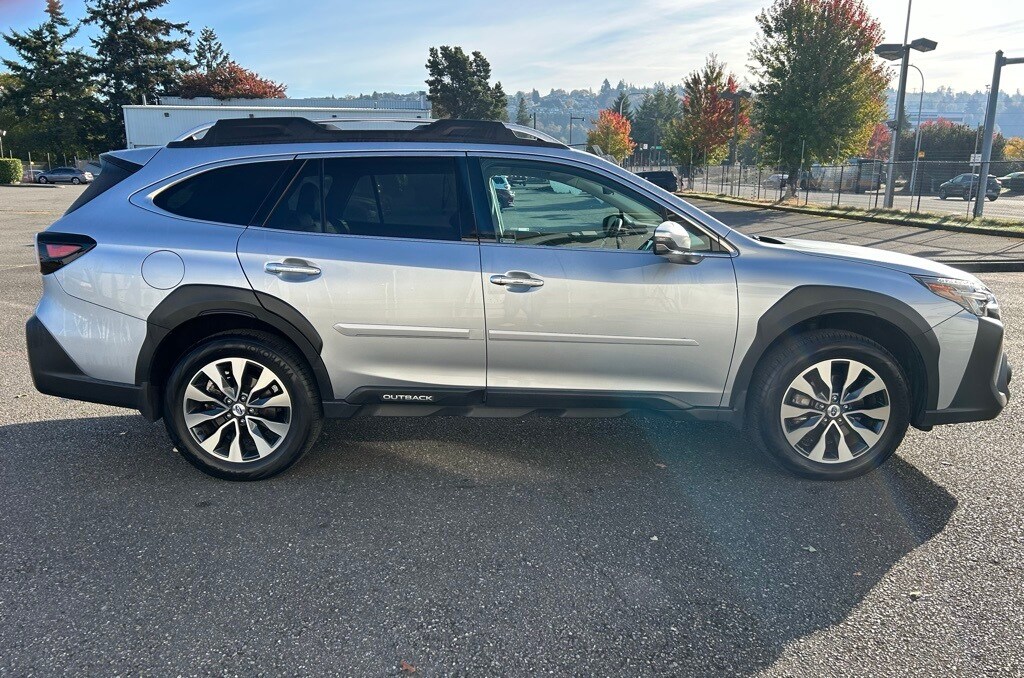 2023 Subaru Outback Touring photo 4