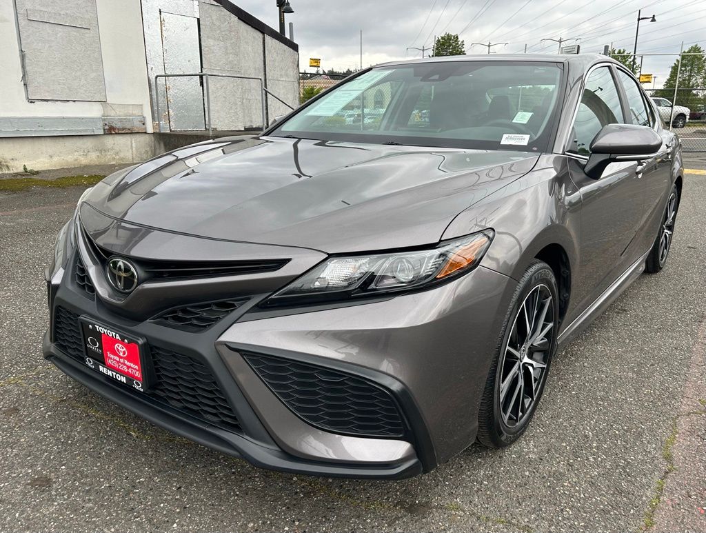 2024 Toyota Camry SE AWD's photo