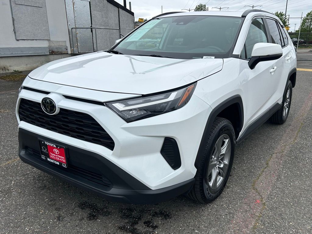 2024 Toyota RAV4 XLE AWD's photo