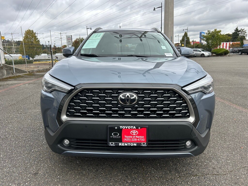 2024 Toyota Corolla Cross XLE photo 2