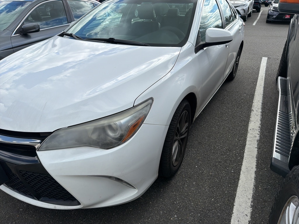 Used 2017 Toyota Camry SE Sedan