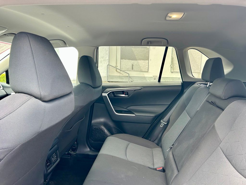 2024 Toyota RAV4 XLE - Photo 12