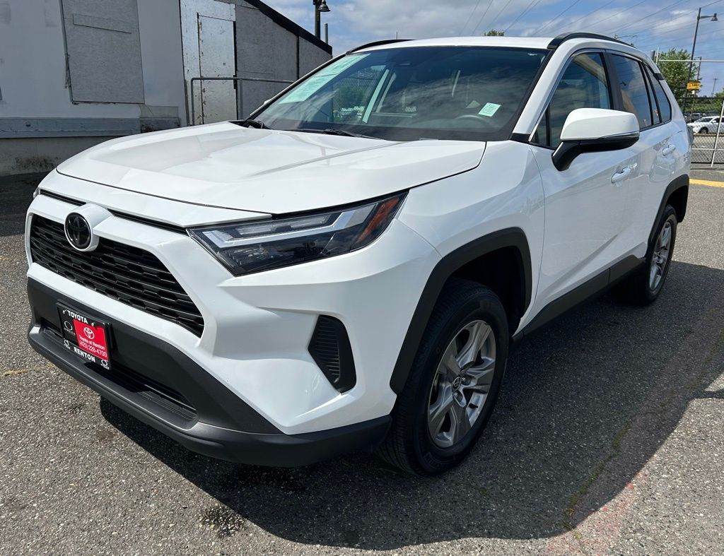 2024 Toyota RAV4 XLE AWD's photo