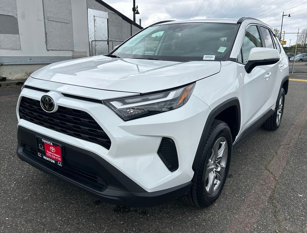 2024 Toyota RAV4 XLE FWD's photo