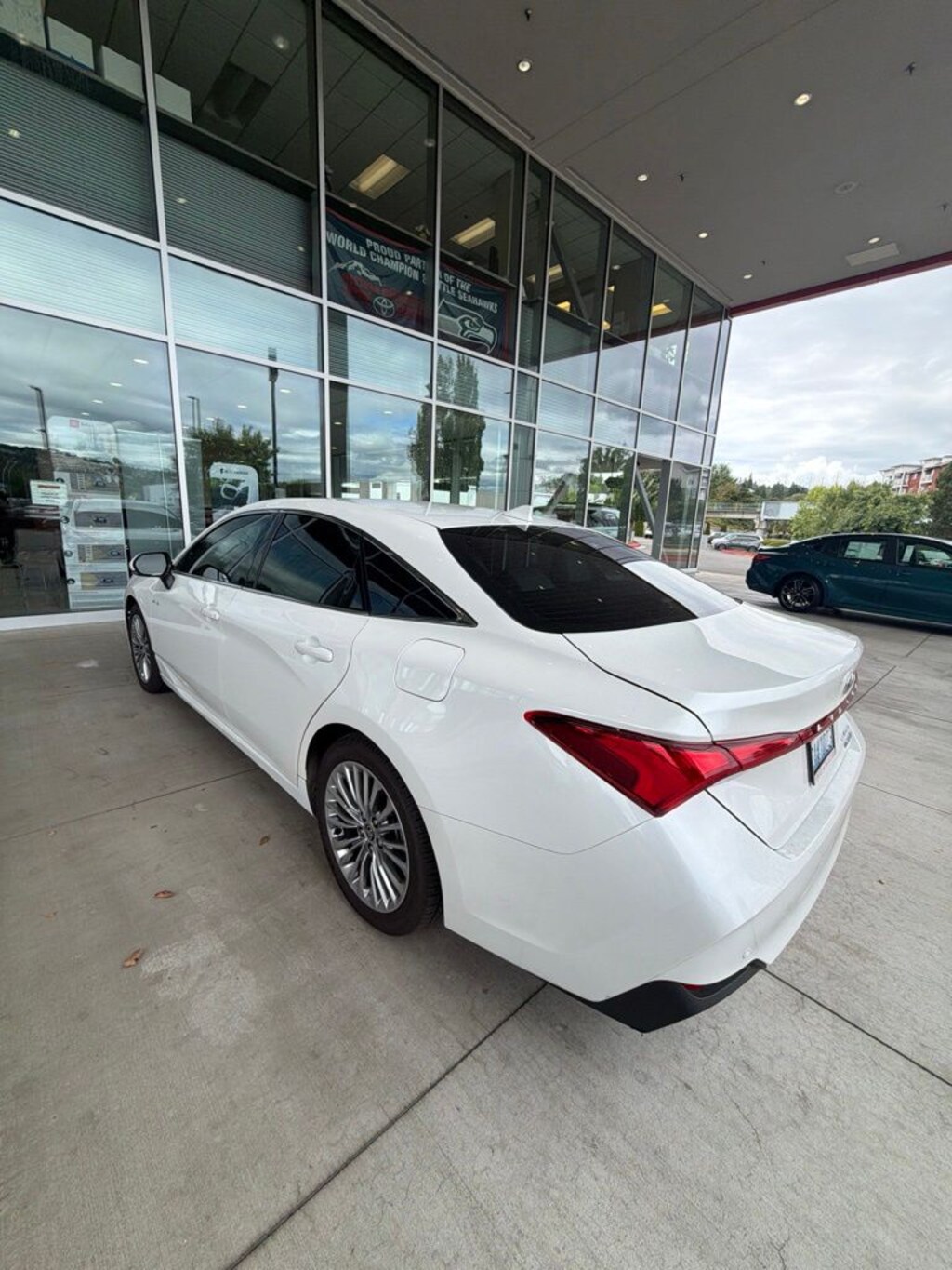 Used 2021 Toyota Avalon Hybrid Limited Sedan