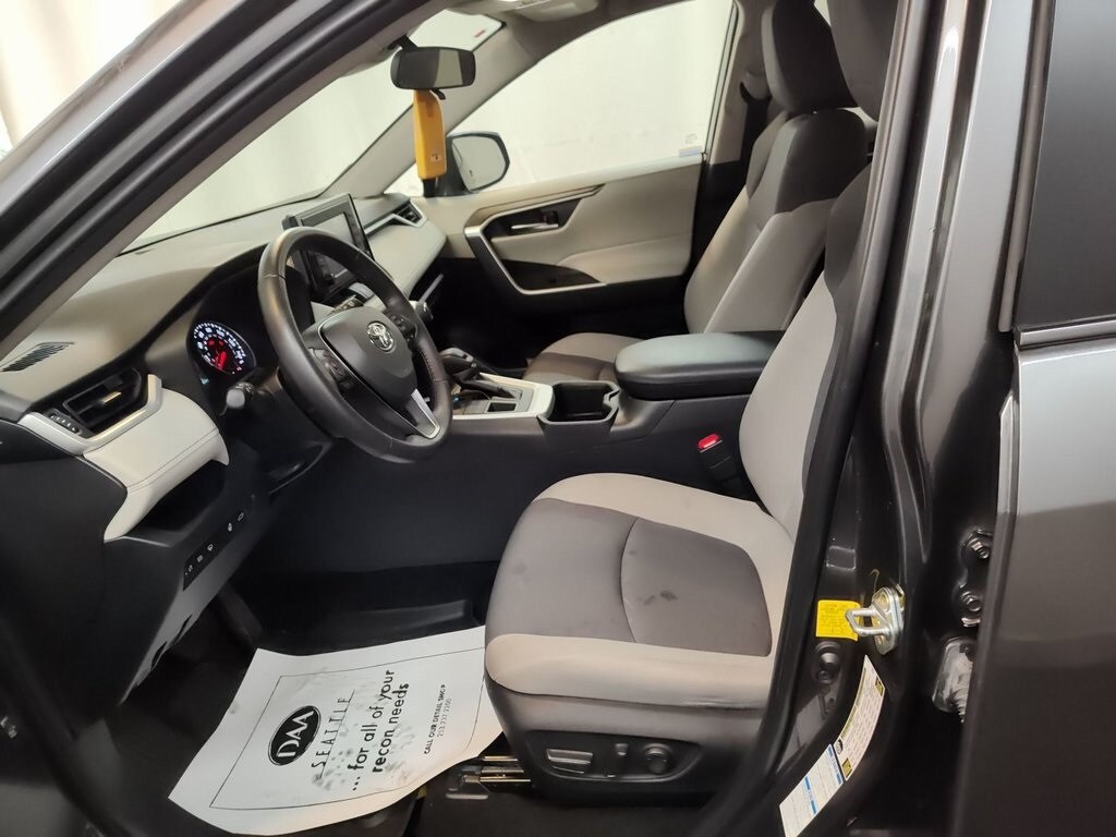 2022 Toyota RAV4 XLE photo 3
