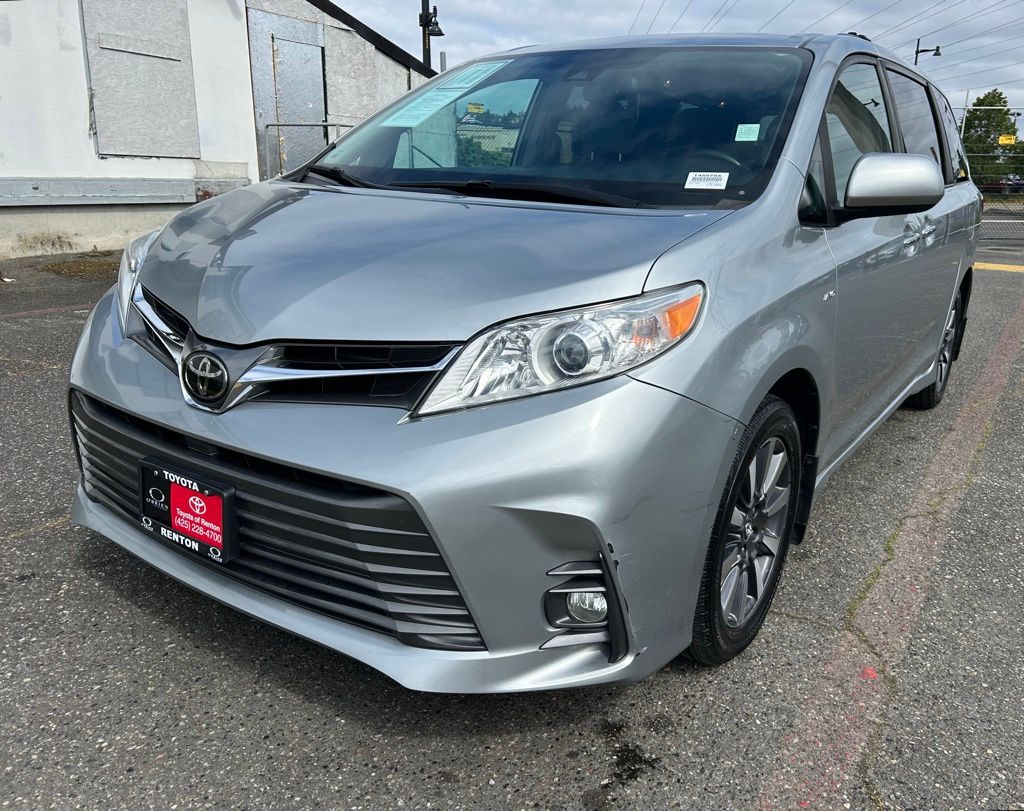 2019 Toyota Sienna XLE V6 AWD 7-Passenger's photo