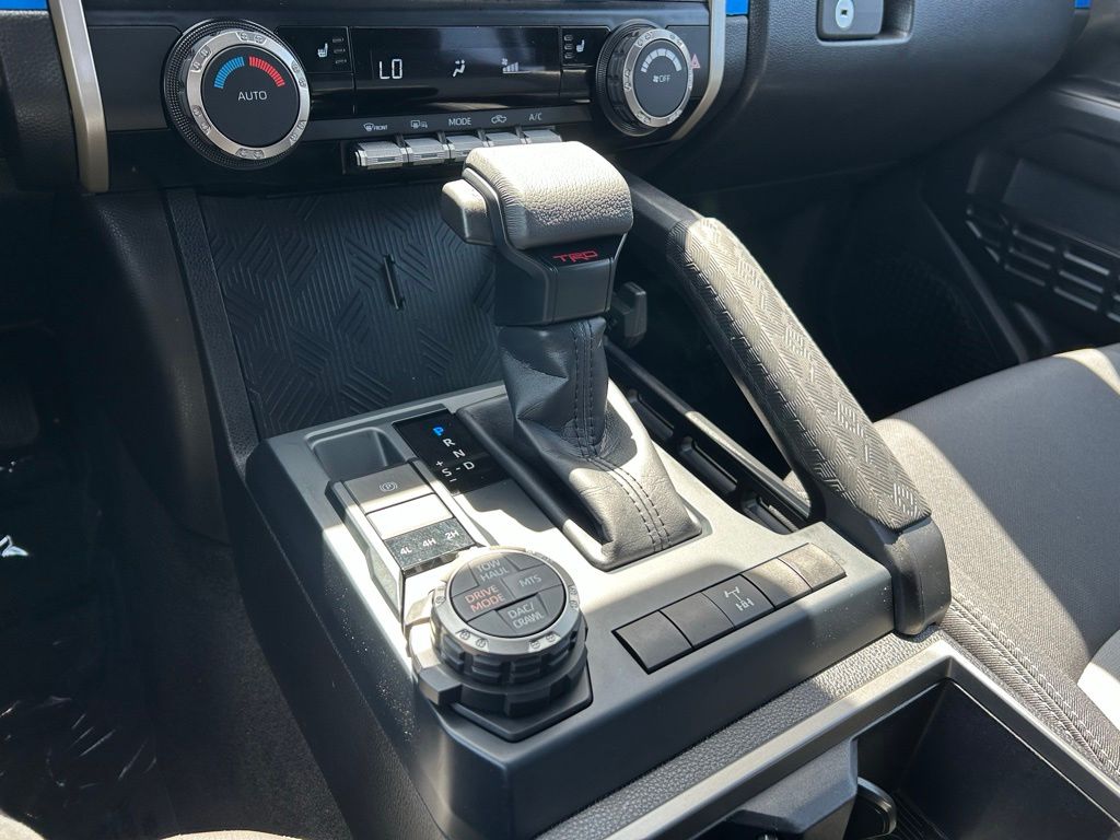 2025 Toyota Tacoma SR5 - Photo 20