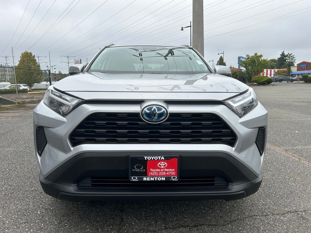 2022 Toyota RAV4 Hybrid XLE photo 2