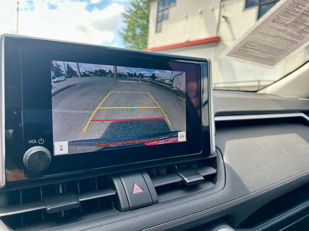 2024 Toyota RAV4 XLE - Photo 22