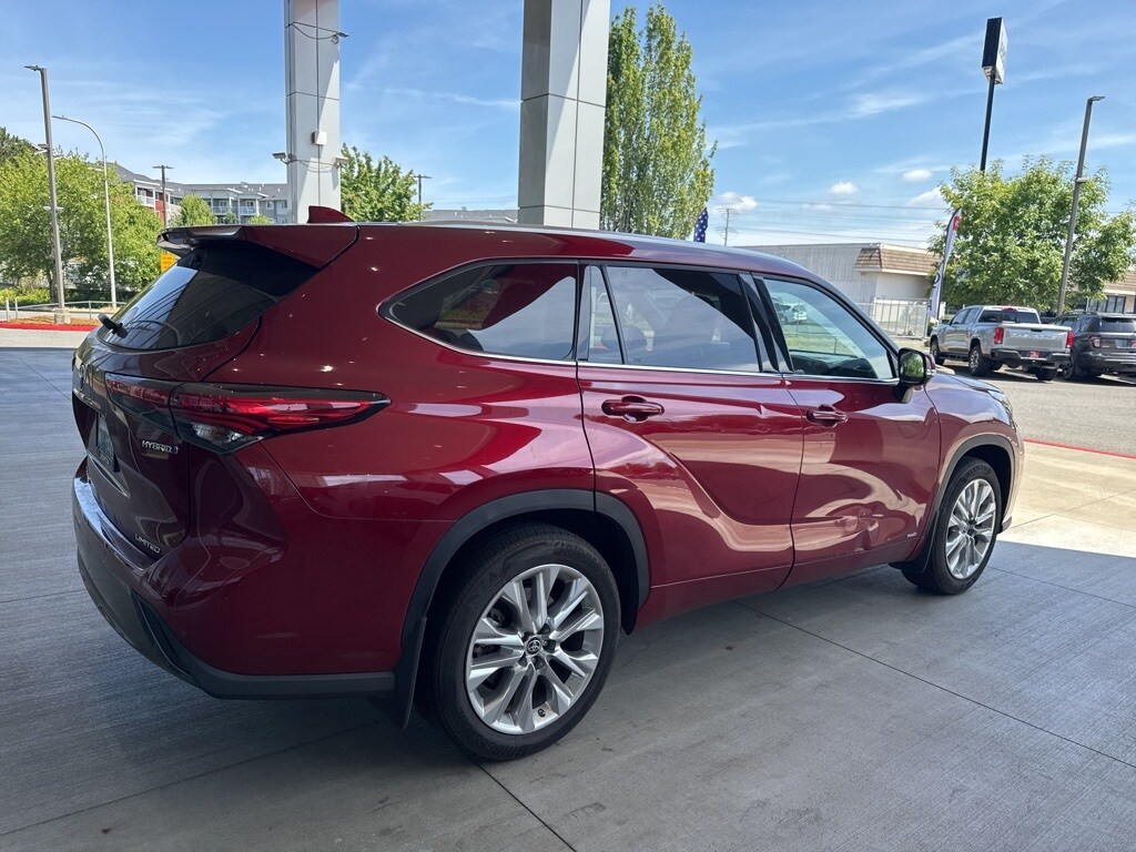 2022 Toyota Highlander Hybrid Limited photo 3