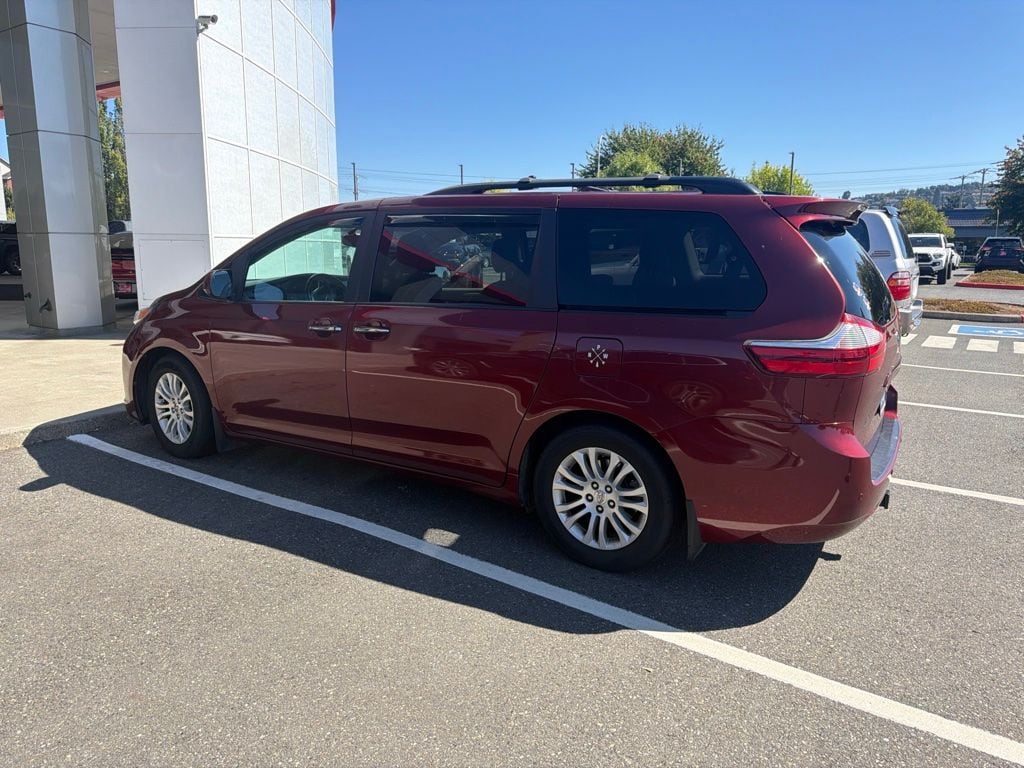 Used 2016 Toyota Sienna XLE Minivan/Van