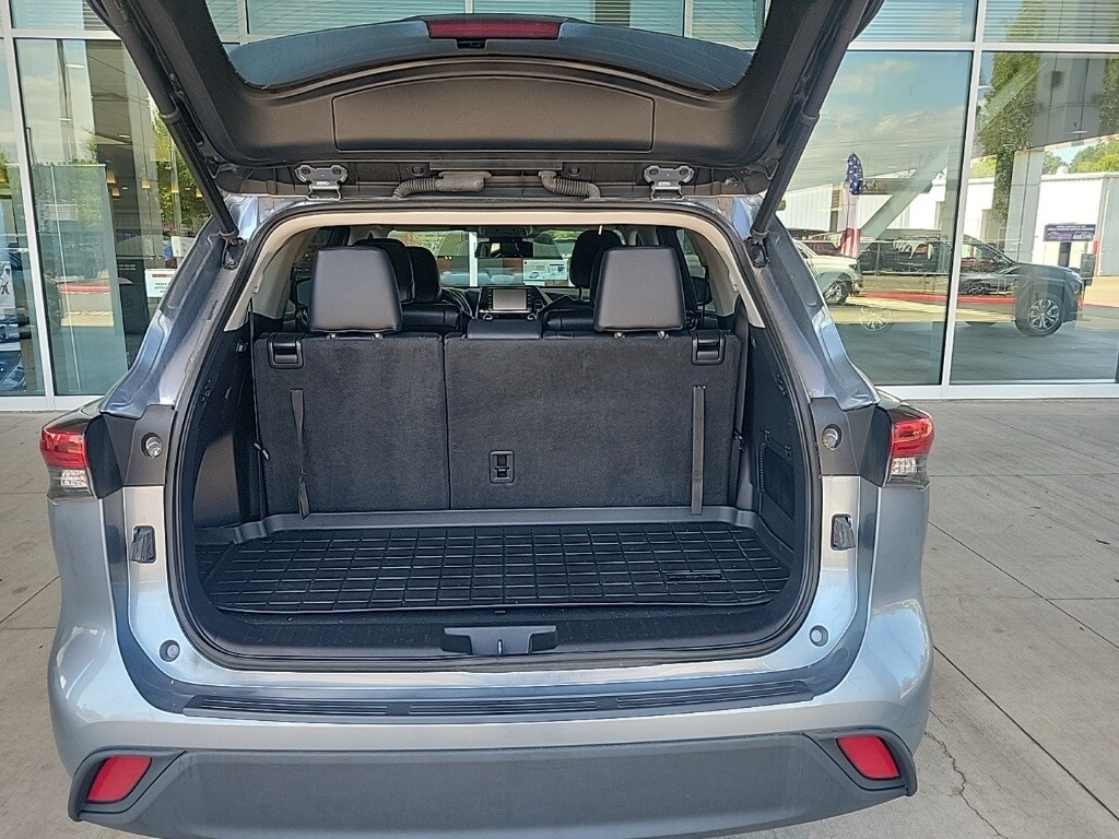 2022 Toyota Highlander XLE photo 3