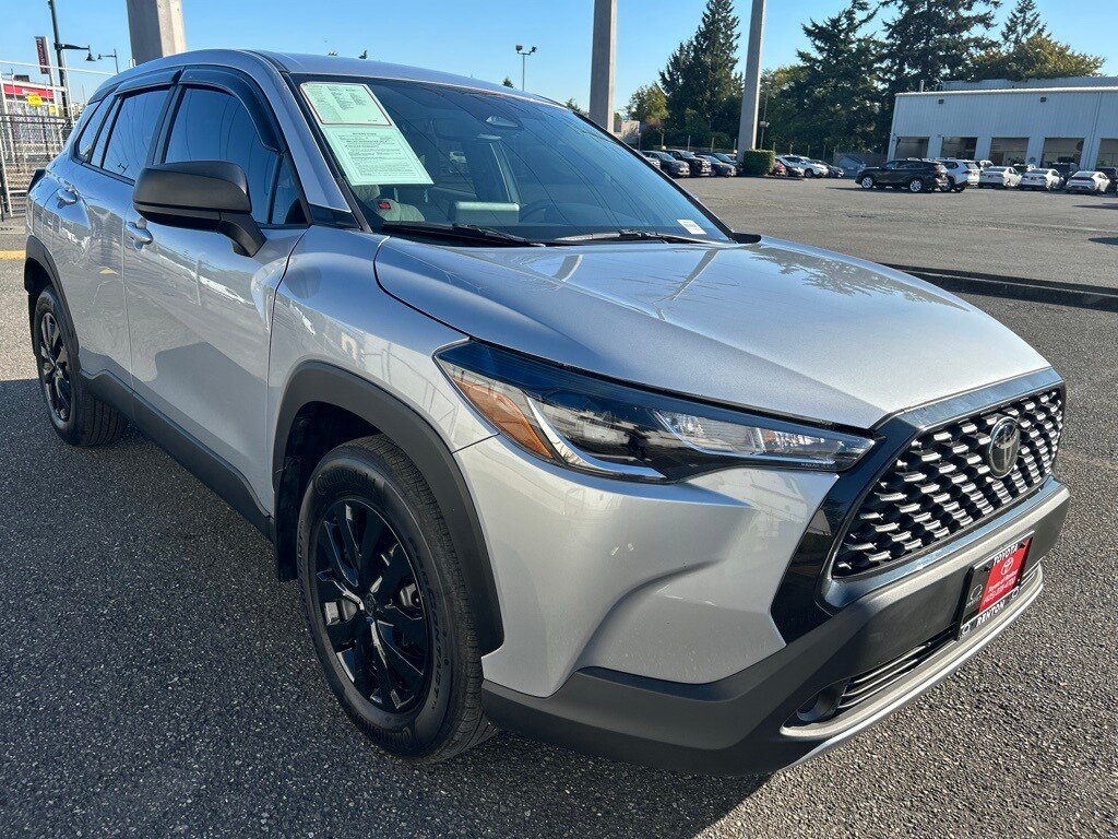 2024 Toyota Corolla Cross L photo 3