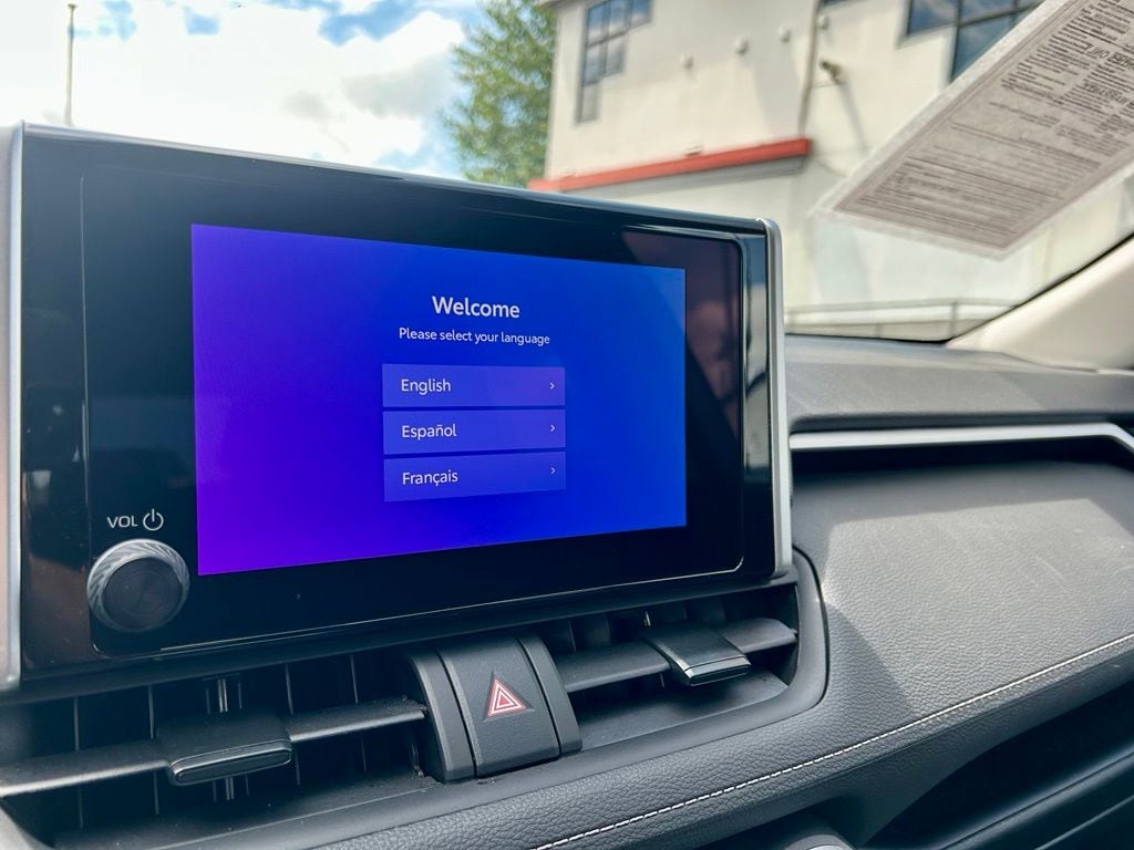 2024 Toyota RAV4 XLE - Photo 21