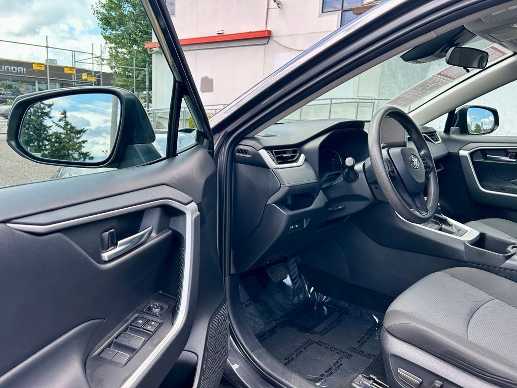 2024 Toyota RAV4 XLE - Photo 9