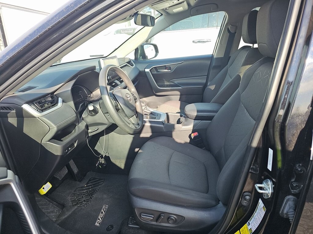 2024 Toyota RAV4 XLE photo 3