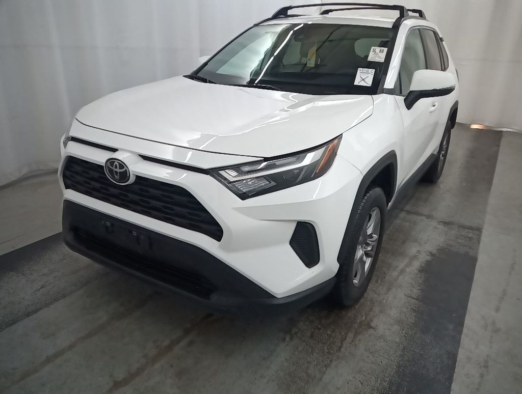 2022 Toyota RAV4 XLE AWD's photo