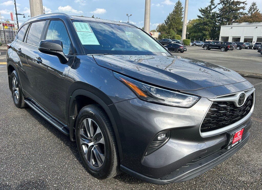 2024 Toyota Highlander XLE photo 3