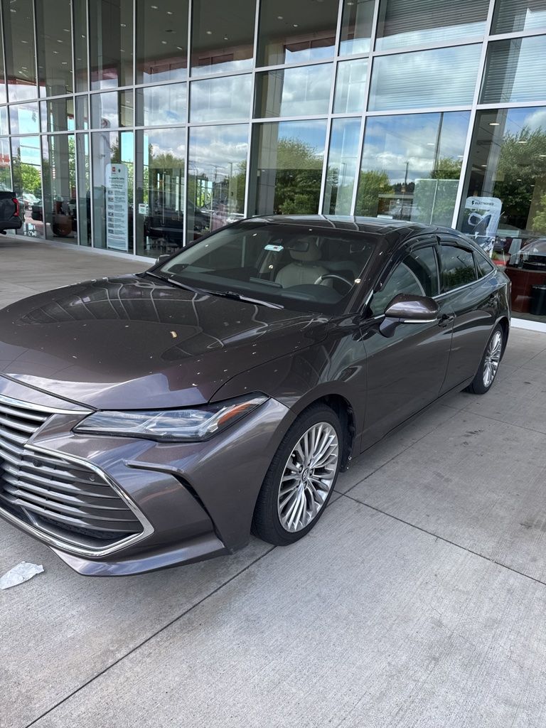 2019 Toyota Avalon Limited Hybrid's photo