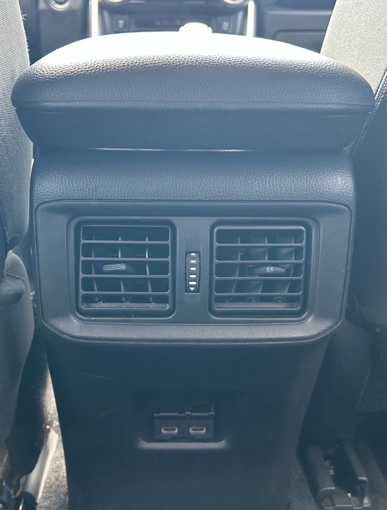 2024 Toyota RAV4 XLE - Photo 17