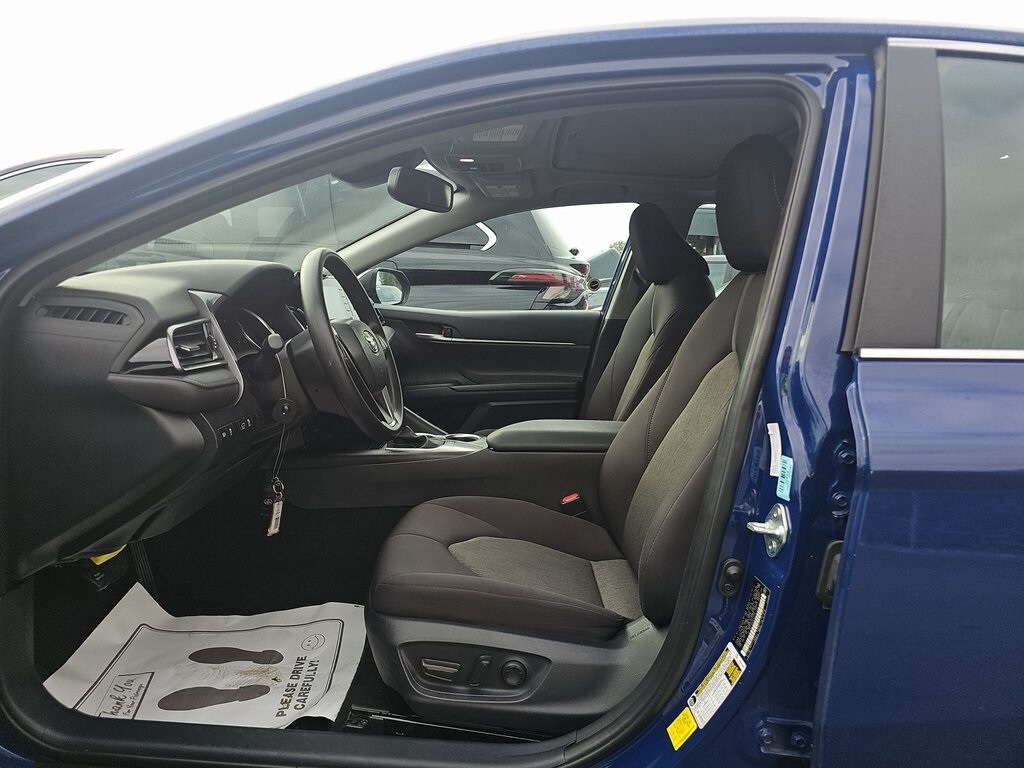 2023 Toyota Camry LE photo 2