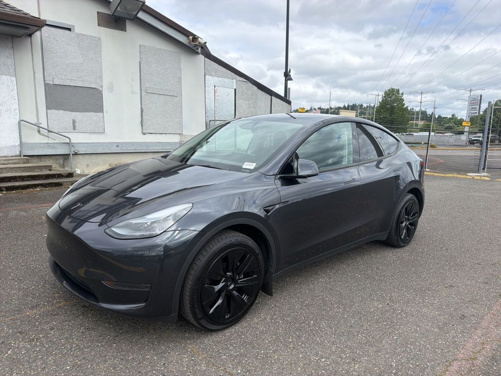 2025 Tesla Model Y Long Range Rear Wheel Drive's photo