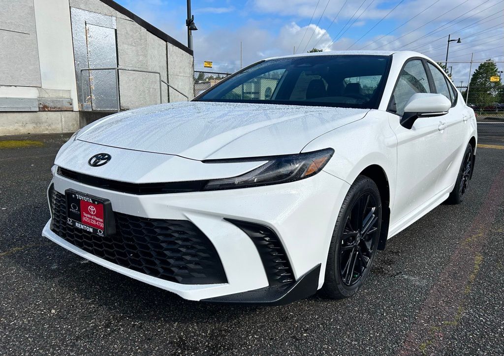 2026 Toyota Camry SE AWD Hybrid's photo