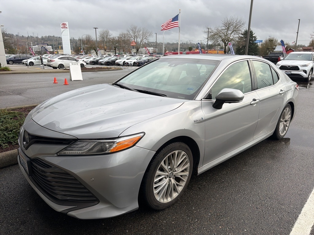 Used 2018 Toyota Camry Hybrid XLE Sedan
