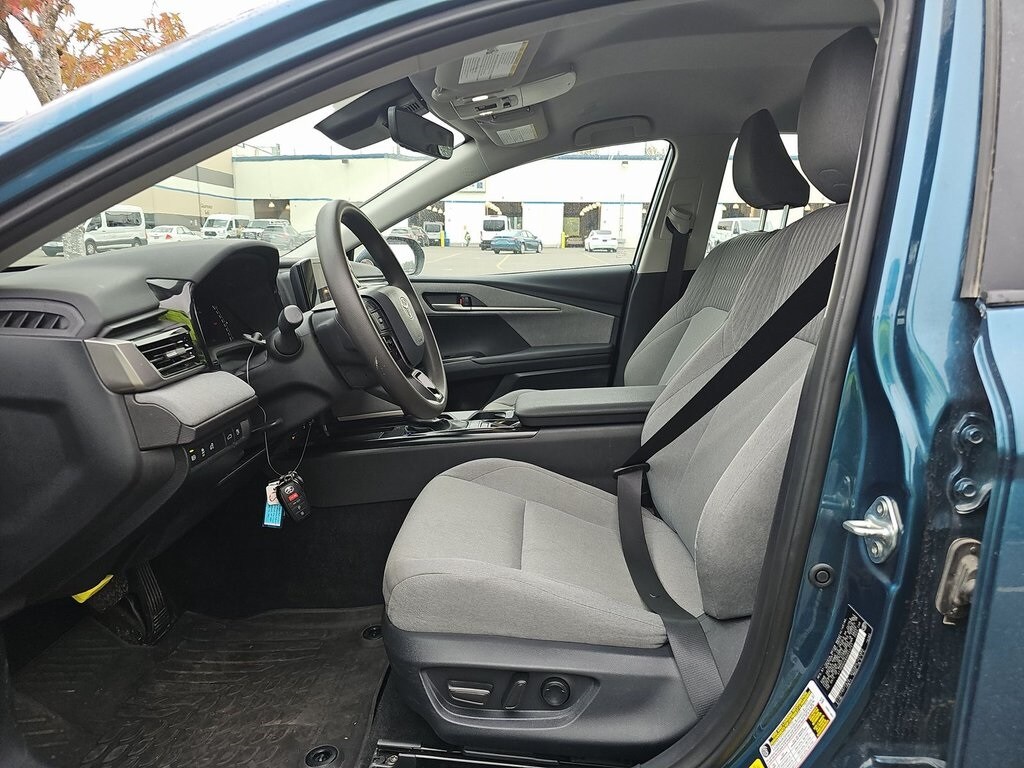2025 Toyota Camry LE photo 3