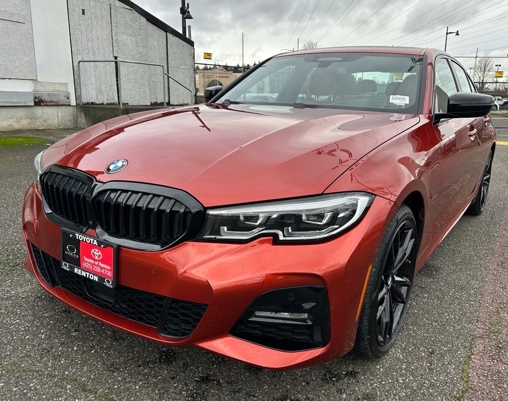 2021 BMW 3 Series 330e's photo