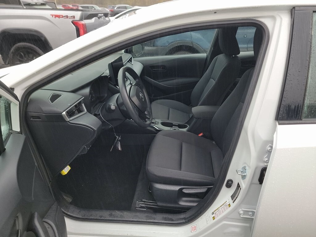2024 Toyota Corolla LE photo 3